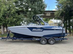 2024 Malibu Boats M220